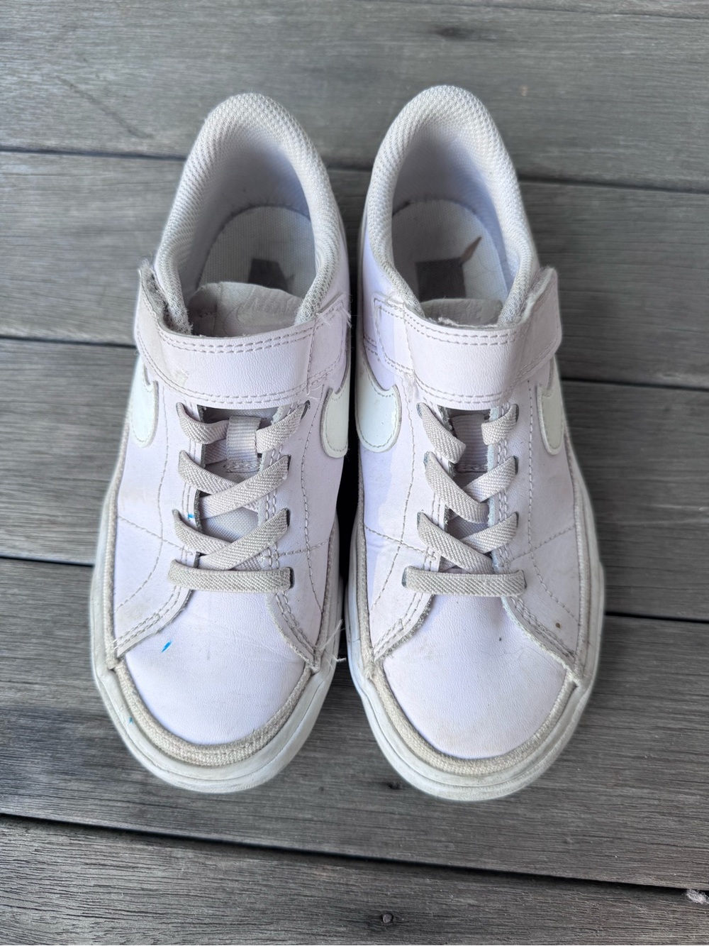 Nike Kids Pale Pink and White Velcro Low-Top Sneakers